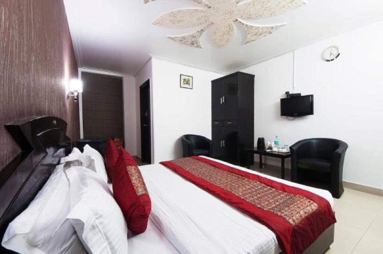 Airport Hotel Green Heights Nuova Delhi Esterno foto